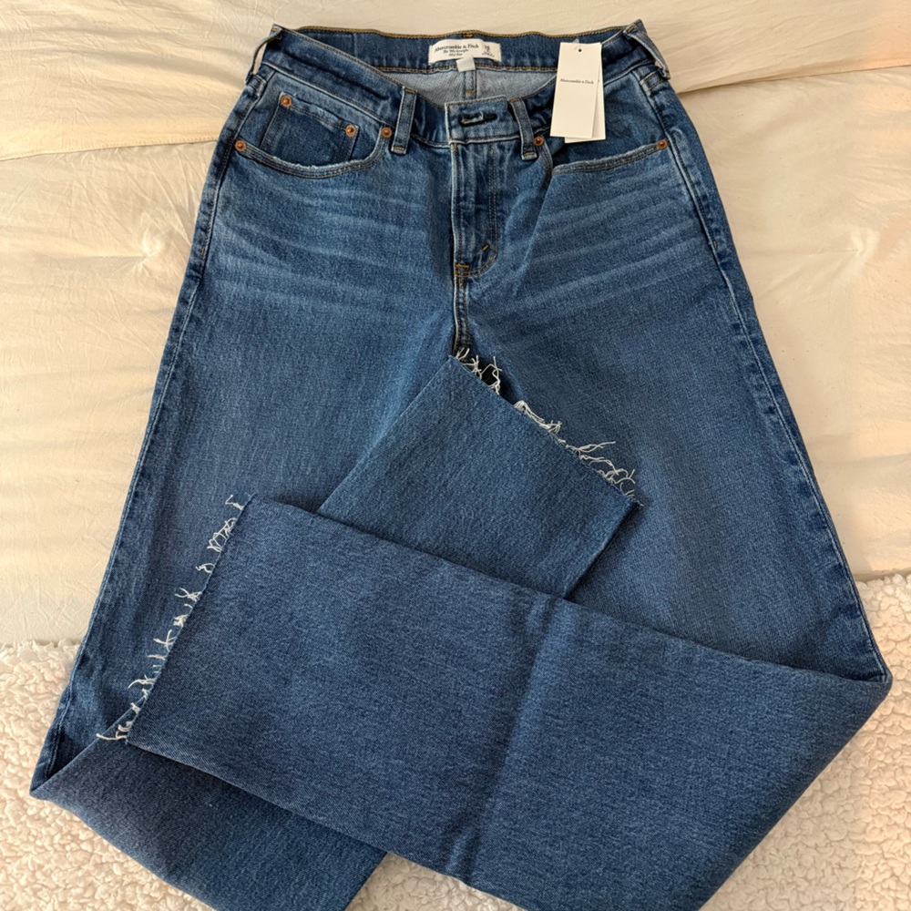 Abercrombie & Fitch Women's Mid Rise 90s Straight Leg Jeans